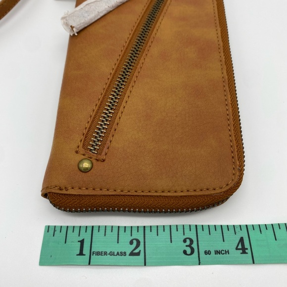 Free People Brown Full Zip Wallet / Wristlet Clutch NWT - Picture 7 of 9